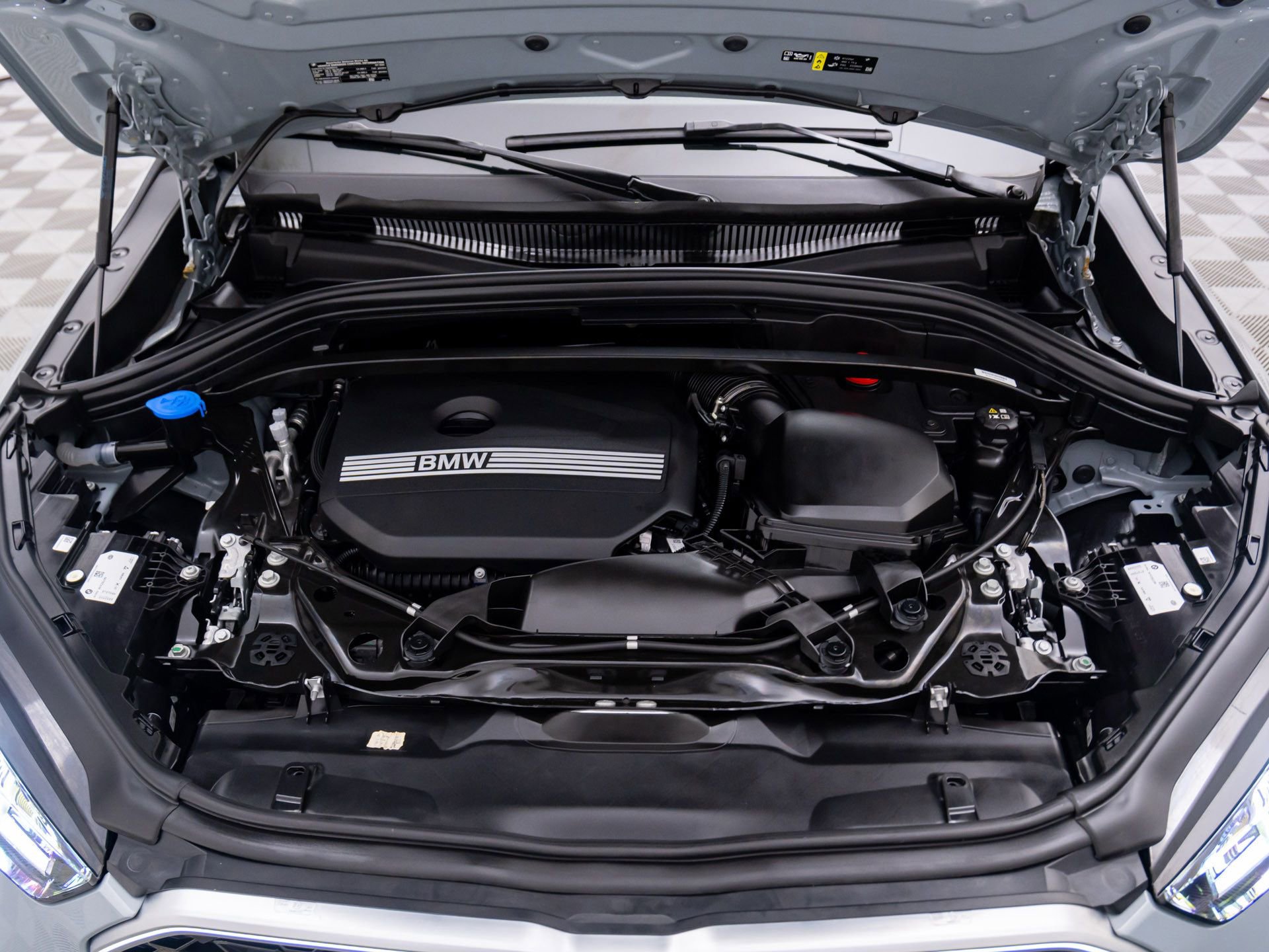 Used 2025 BMW X2 xDrive28i w/ Premium Package image 30