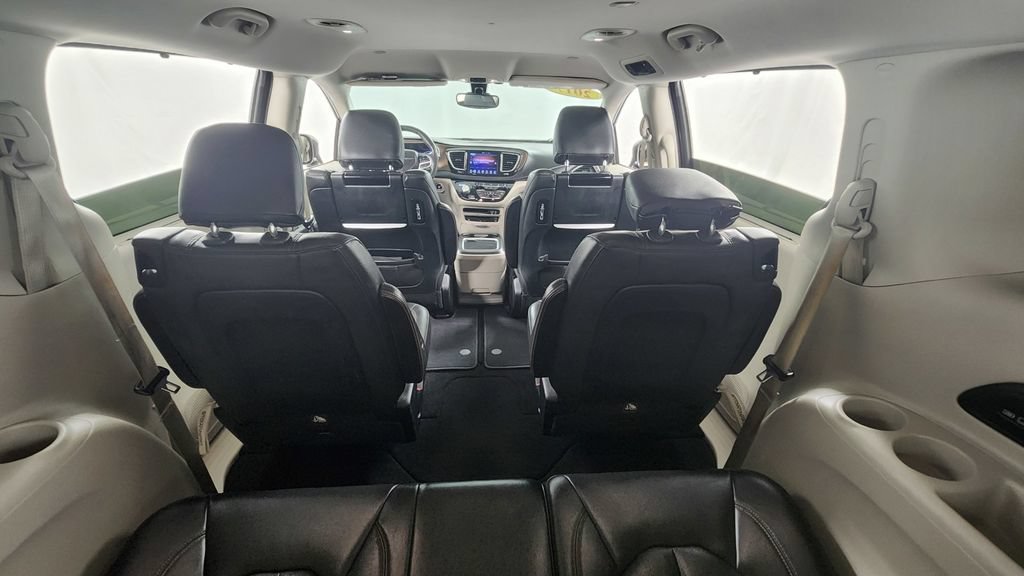 Used 2017 Chrysler Pacifica Touring-L Plus FWD image 21