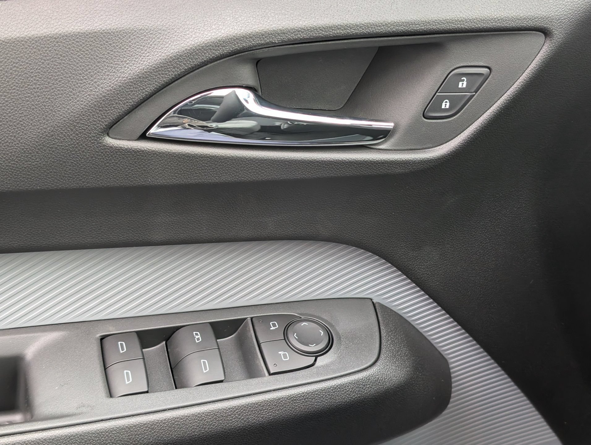 New 2027 Chevrolet Bolt LT FWD image 18