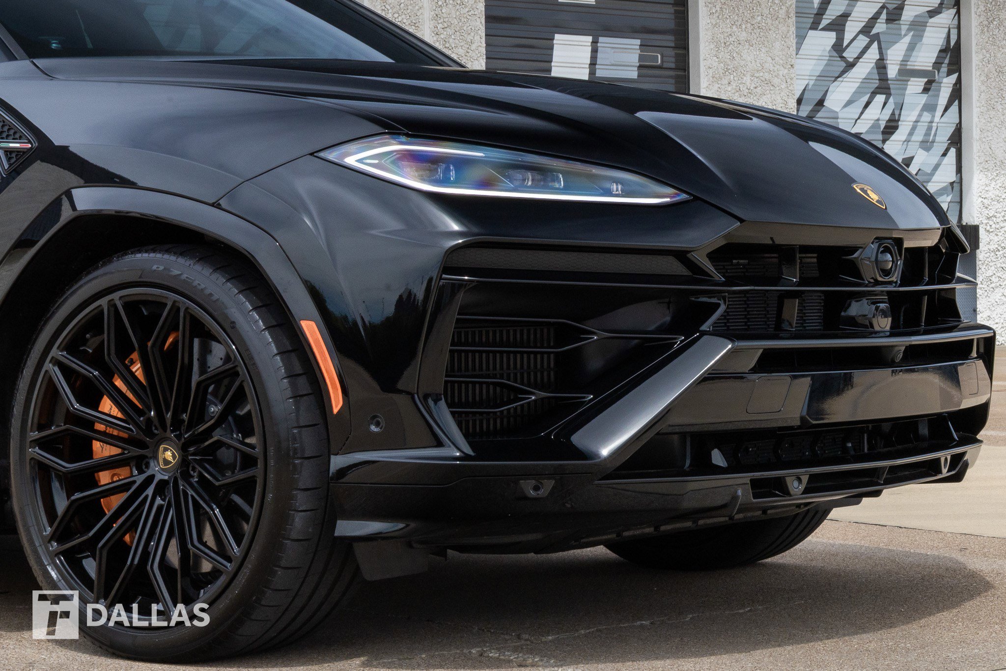 Used 2025 Lamborghini Urus SE image 2