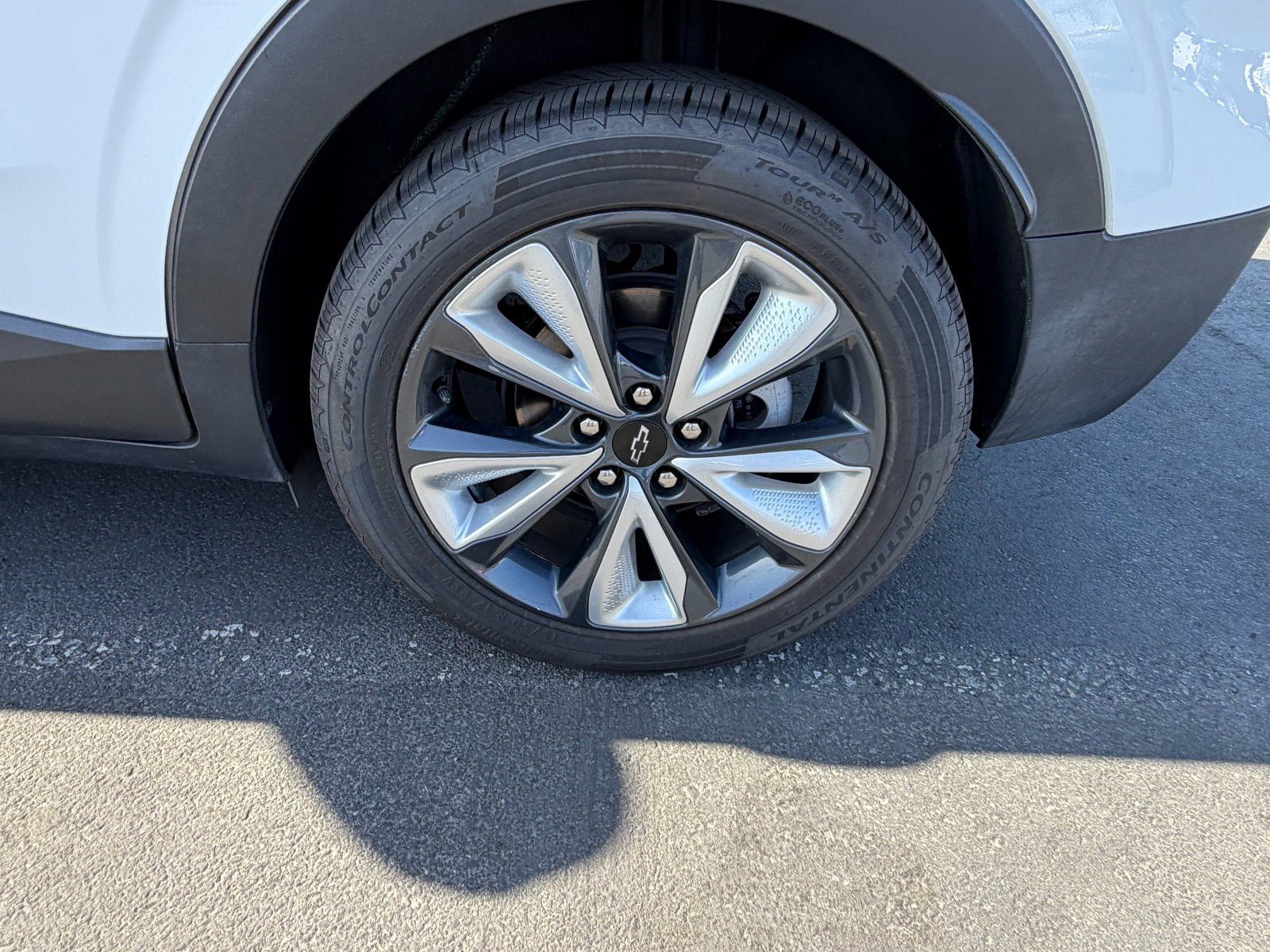 Used 2022 Chevrolet Bolt EUV LT w/ Convenience Package FWD image 23