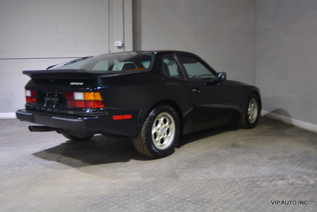 Used 1986 Porsche 944 Coupe image 16