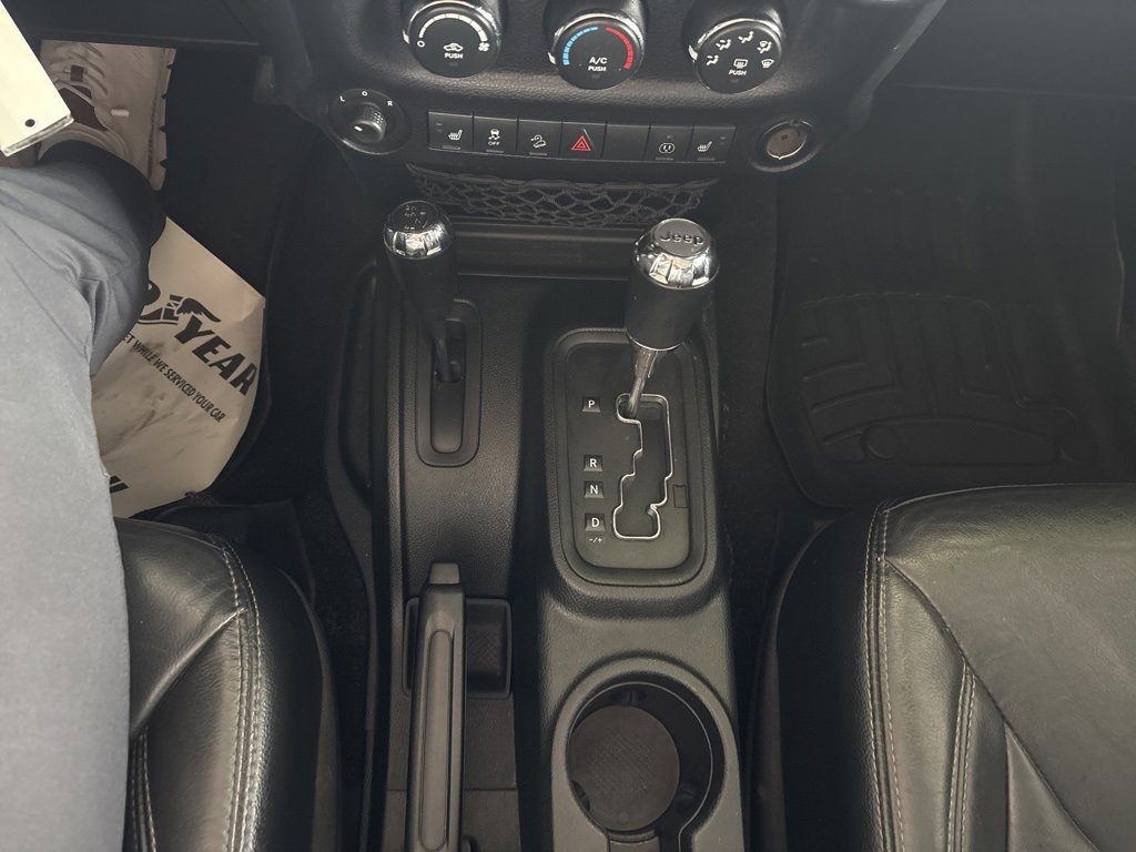 Used 2018 Jeep Wrangler Unlimited Sahara image 16