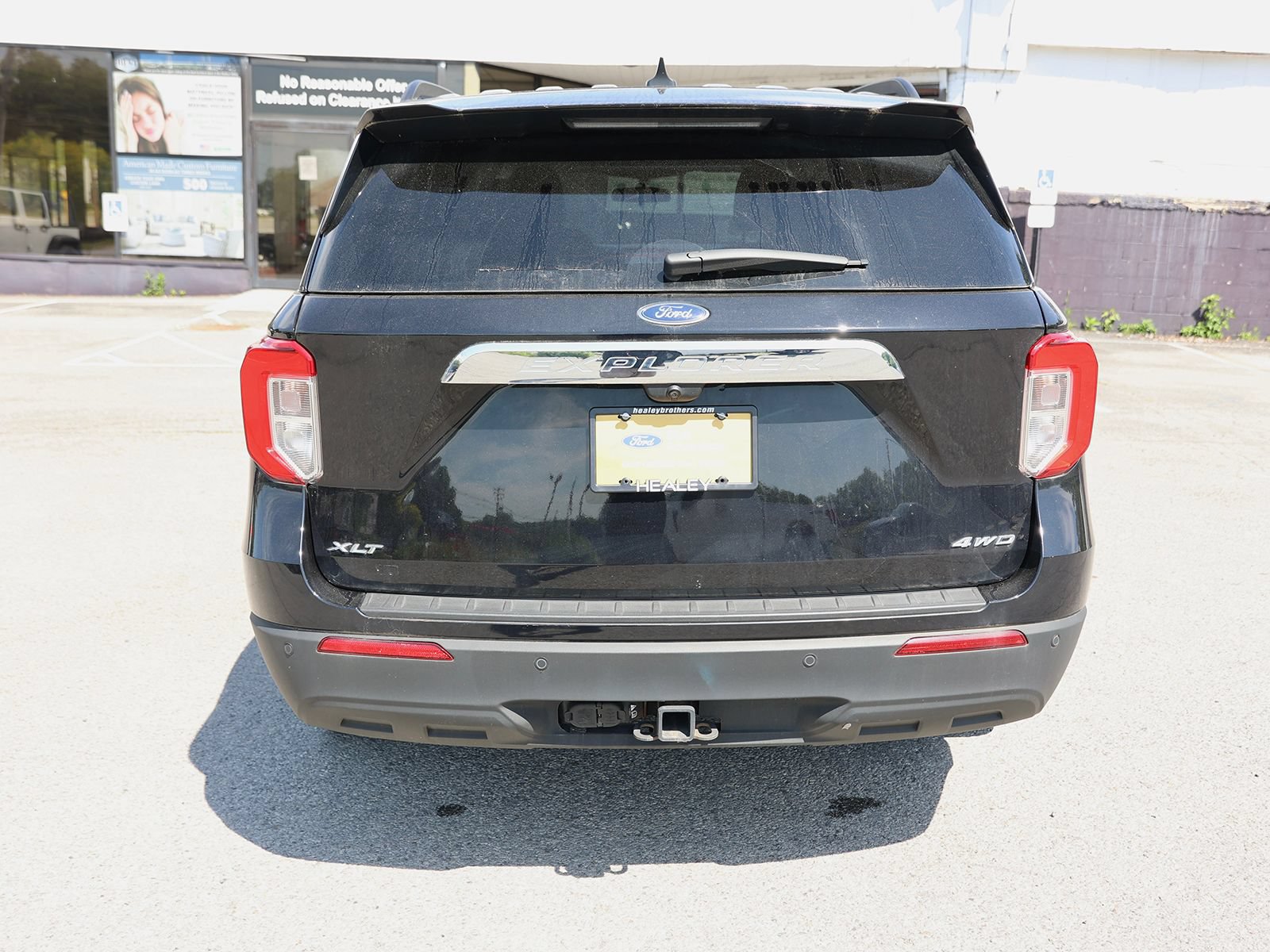 Used 2023 Ford Explorer XLT w/ Class IV Trailer Tow Package AWD/4WD image 6