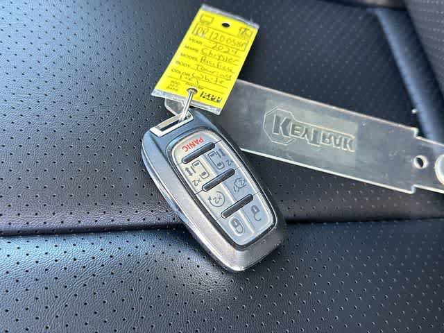 Used 2024 Chrysler Pacifica Touring-L FWD image 30