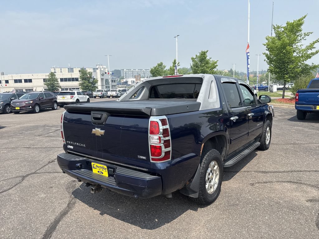 Used 2009 Chevrolet Avalanche LT w/ Convenience Package #1 AWD/4WD image 6