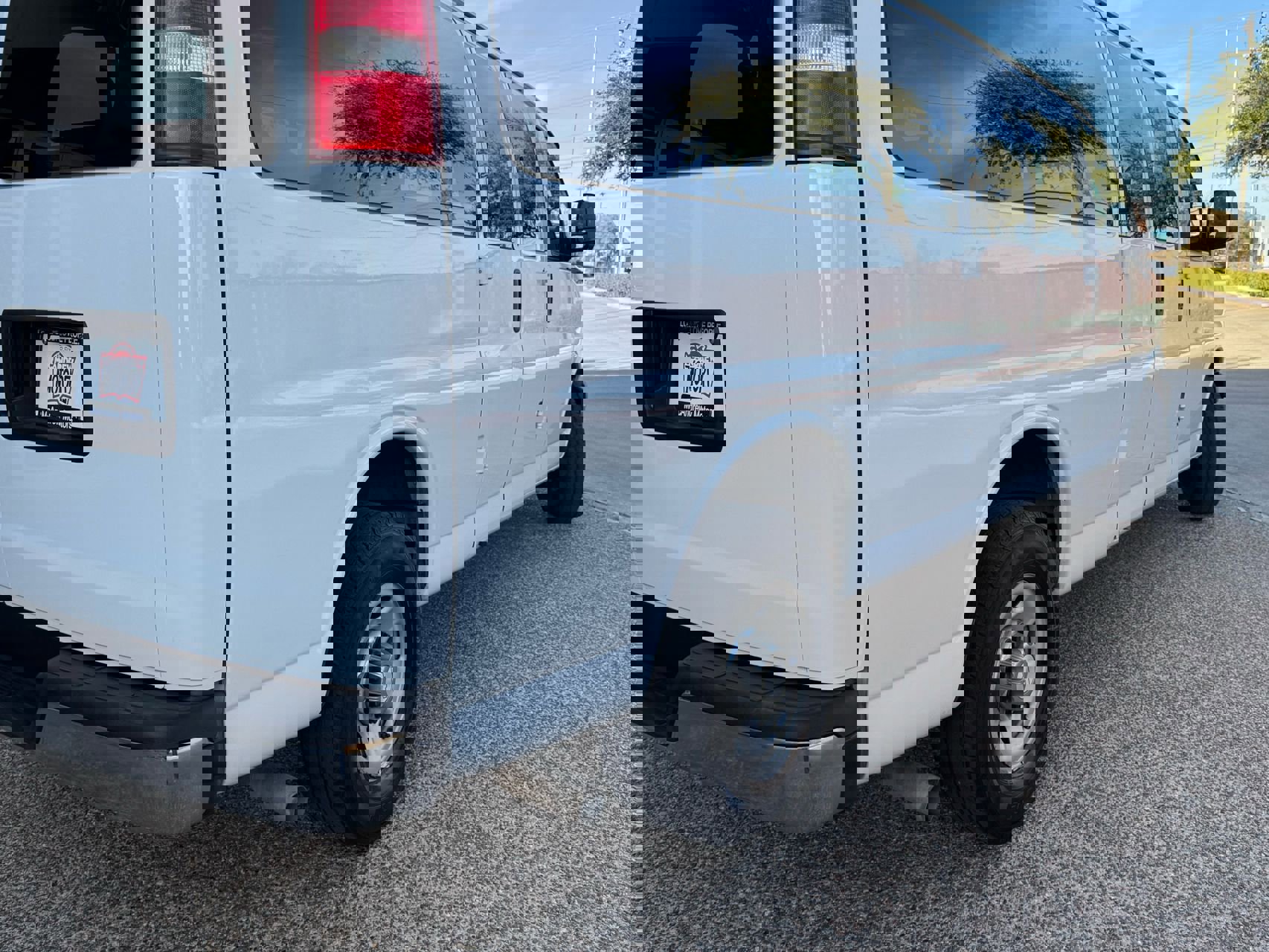 Used 2016 Chevrolet Express 3500 LT w/ LT Preferred Equipment Group image 4