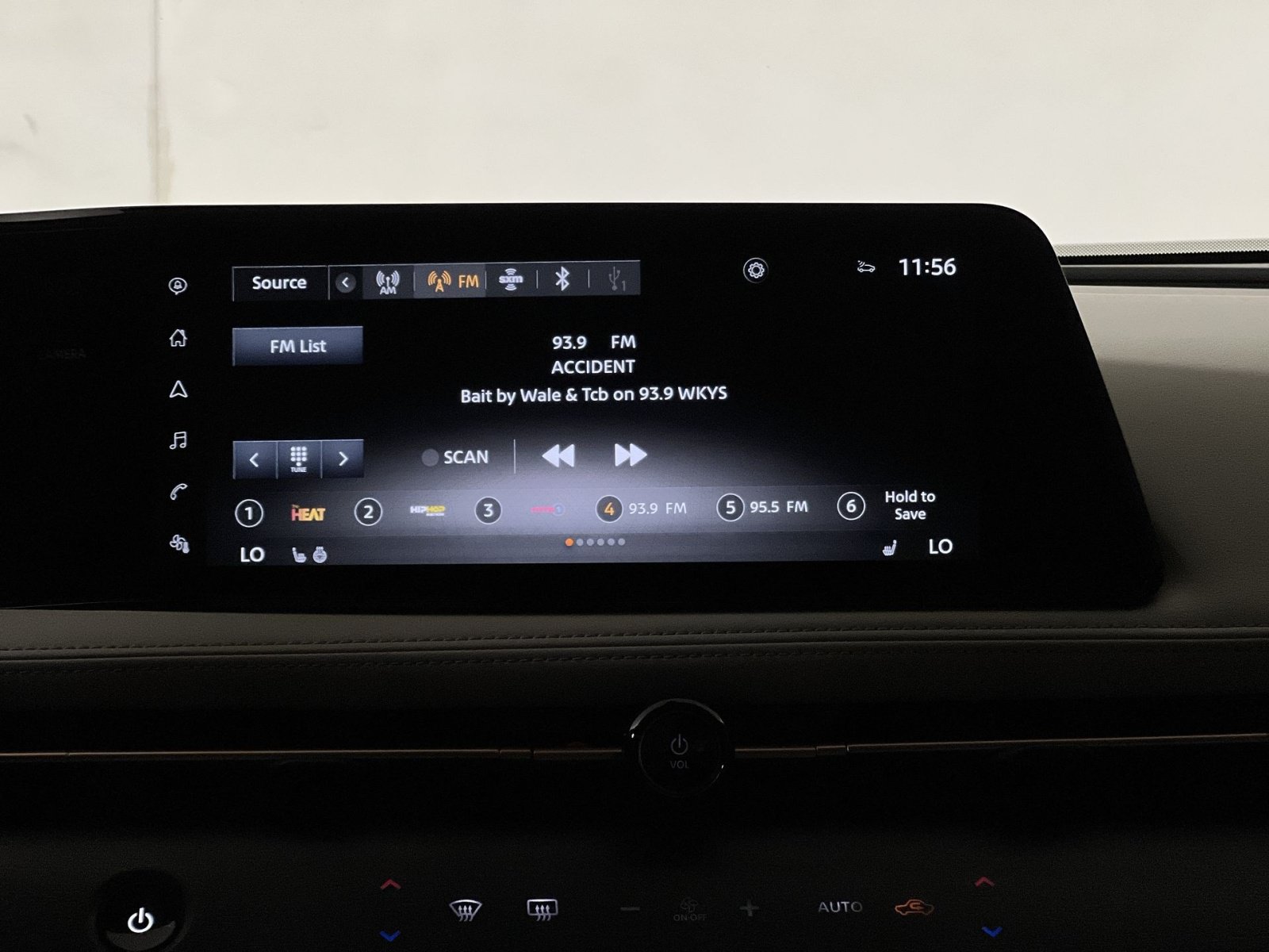Used 2023 Nissan Ariya AWD image 18
