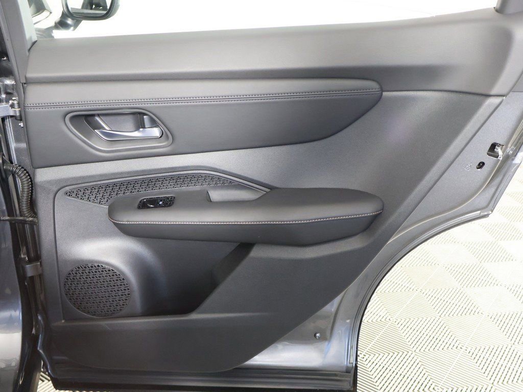 Used 2023 Nissan Ariya FWD image 25