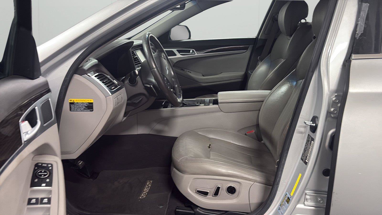 Used 2015 Hyundai Genesis 3.8 RWD image 10