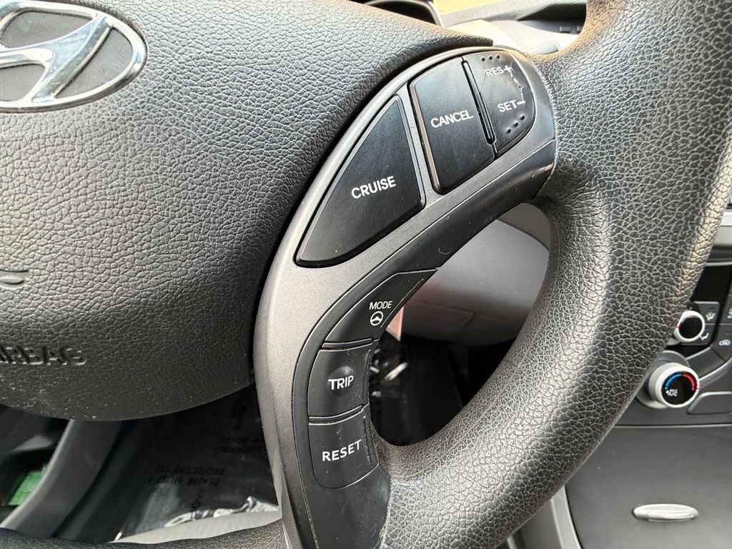 Used 2014 Hyundai Elantra SE FWD image 22