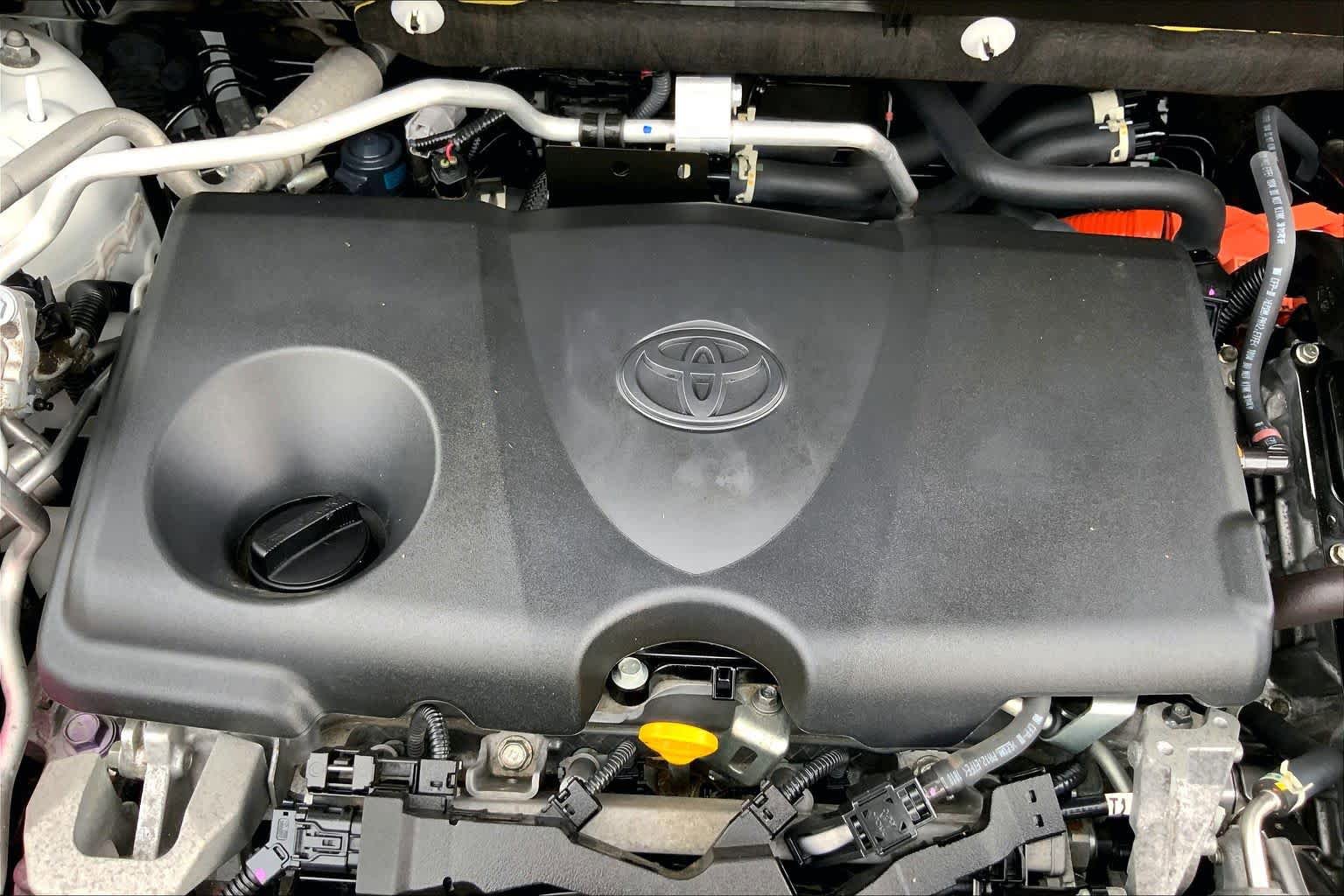 Used 2021 Toyota RAV4 SE w/ Weather & Moonroof Package AWD/4WD image 32
