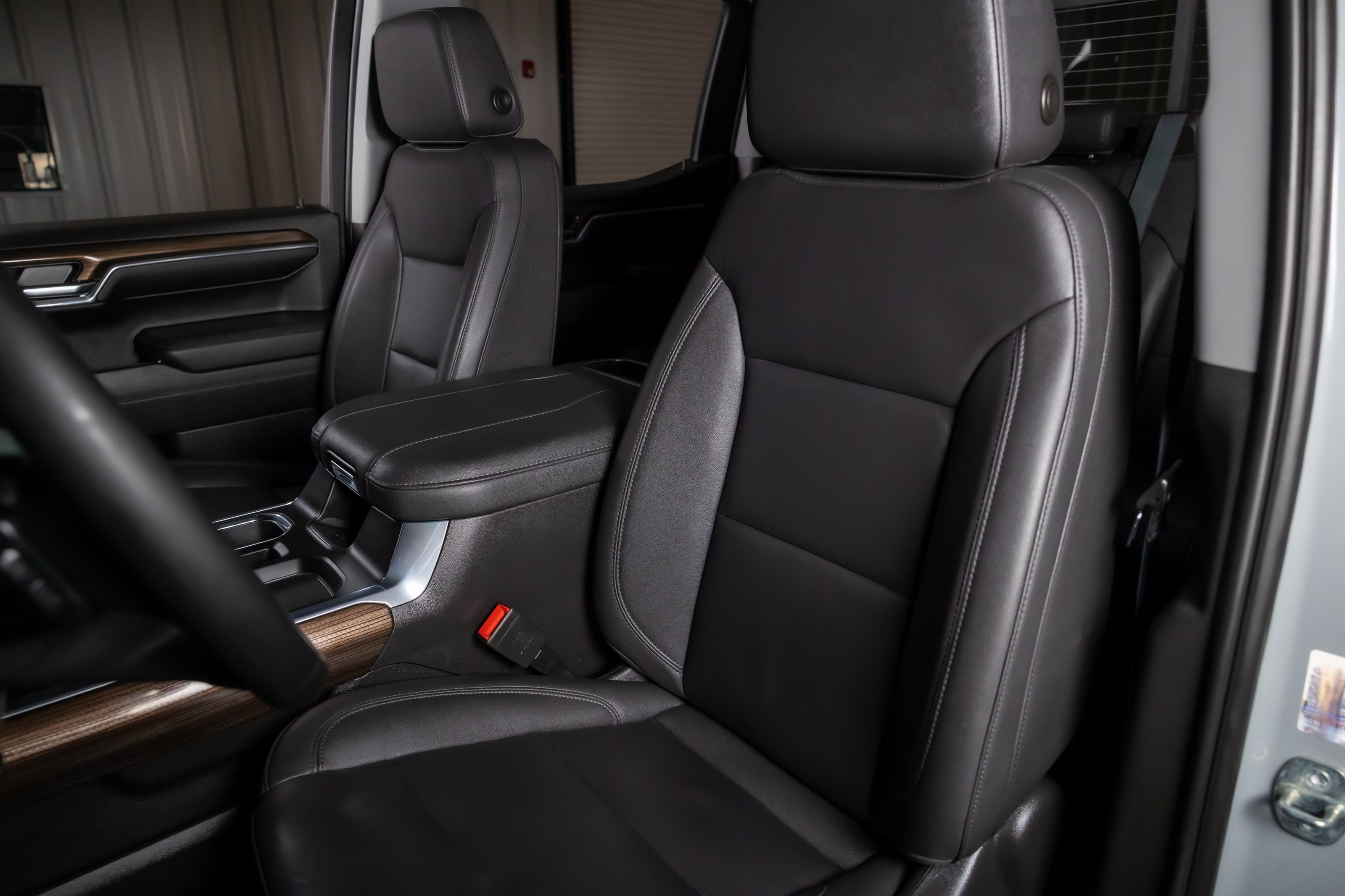 Used 2024 Chevrolet Silverado 1500 LT Trail Boss w/ LT Trail Boss Premium Package AWD/4WD image 5