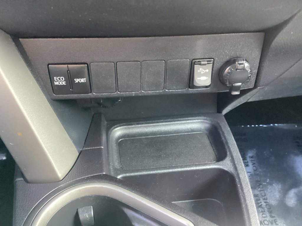Used 2017 Toyota RAV4 XLE AWD/4WD image 25