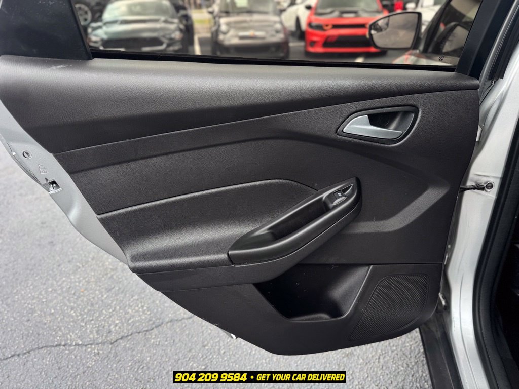 Used 2017 Ford Focus SE FWD image 15