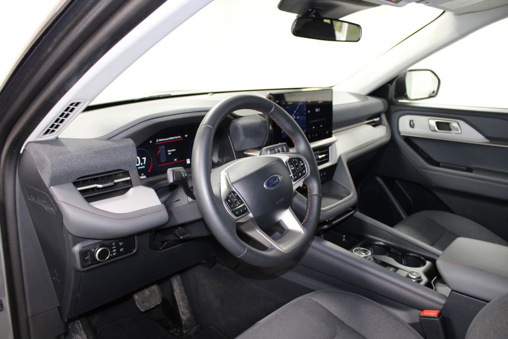 Used 2025 Ford Explorer Active image 22