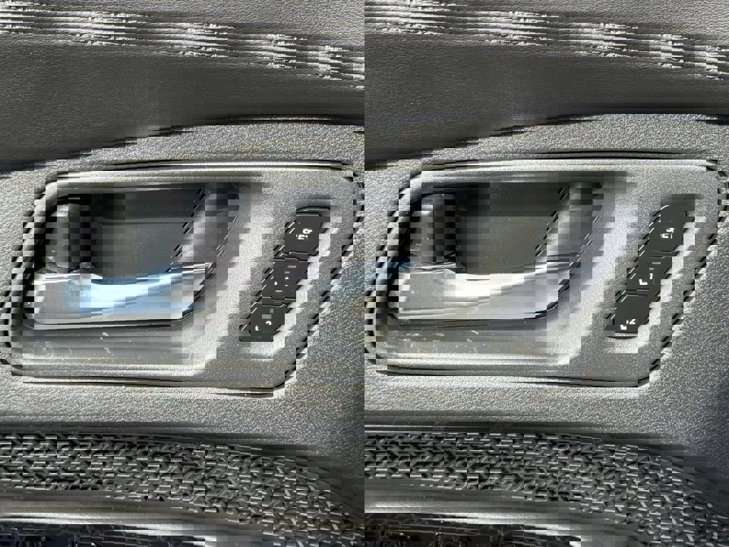 Used 2023 Nissan Ariya FWD image 18