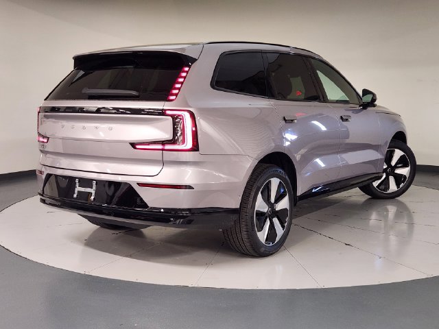 New 2026 Volvo EX90 Plus RWD image 2