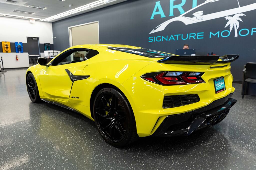 Used 2023 Chevrolet Corvette Z06 w/ Stealth Interior Trim Package RWD image 6