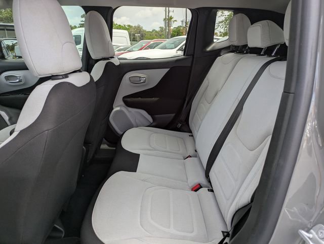 Used 2019 Jeep Renegade Latitude FWD image 15