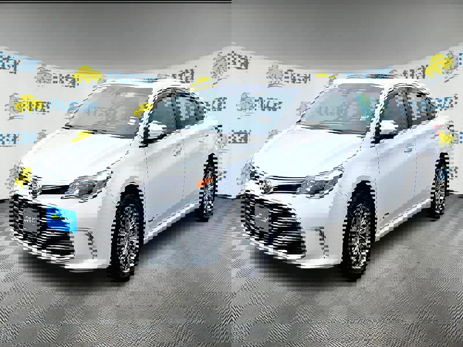 Used 2018 Toyota Avalon Limited image 3