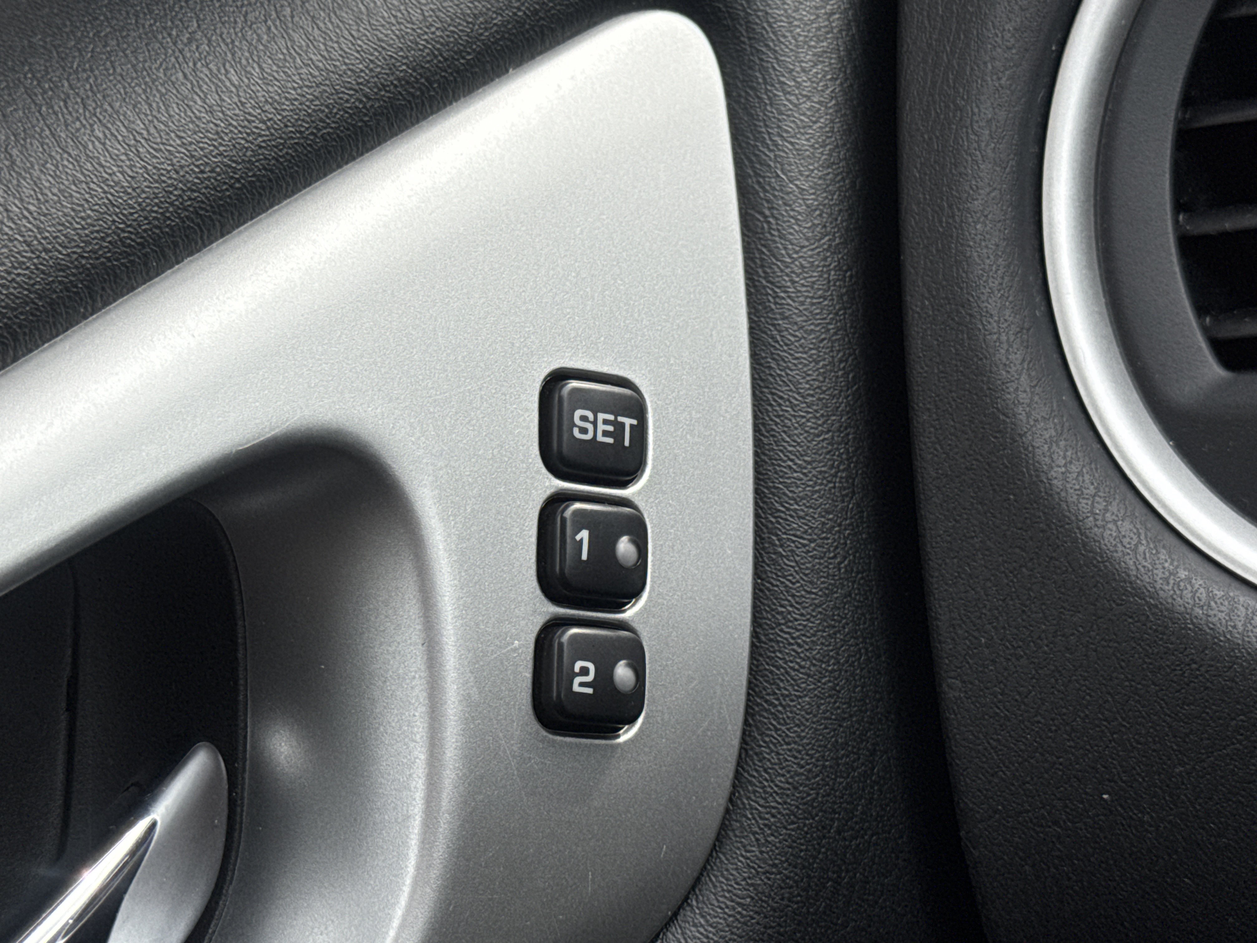 Used 2020 Nissan Pathfinder SL AWD/4WD image 28