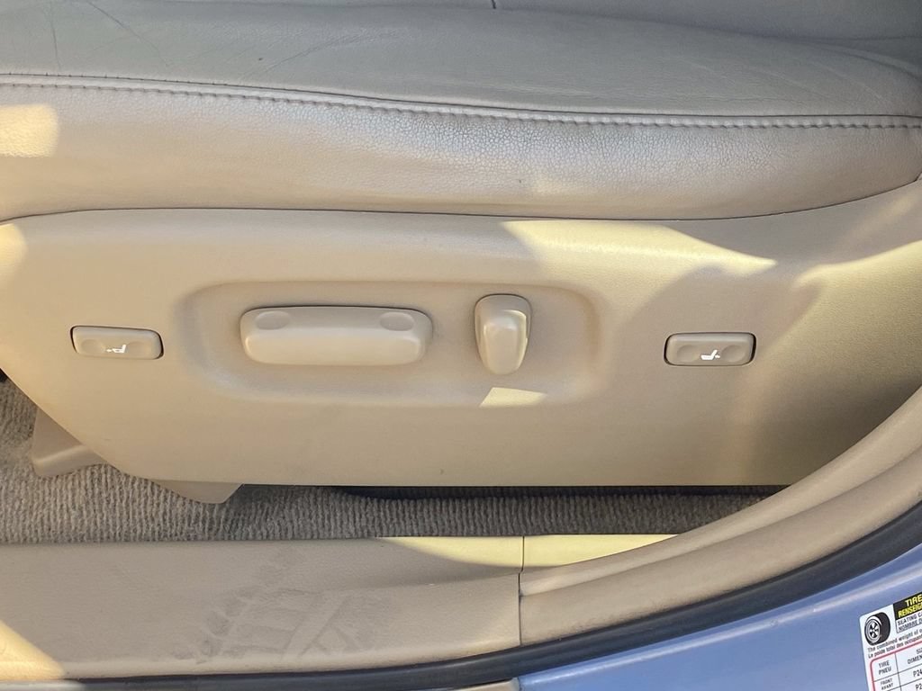 Used 2010 Toyota Highlander Limited FWD image 19