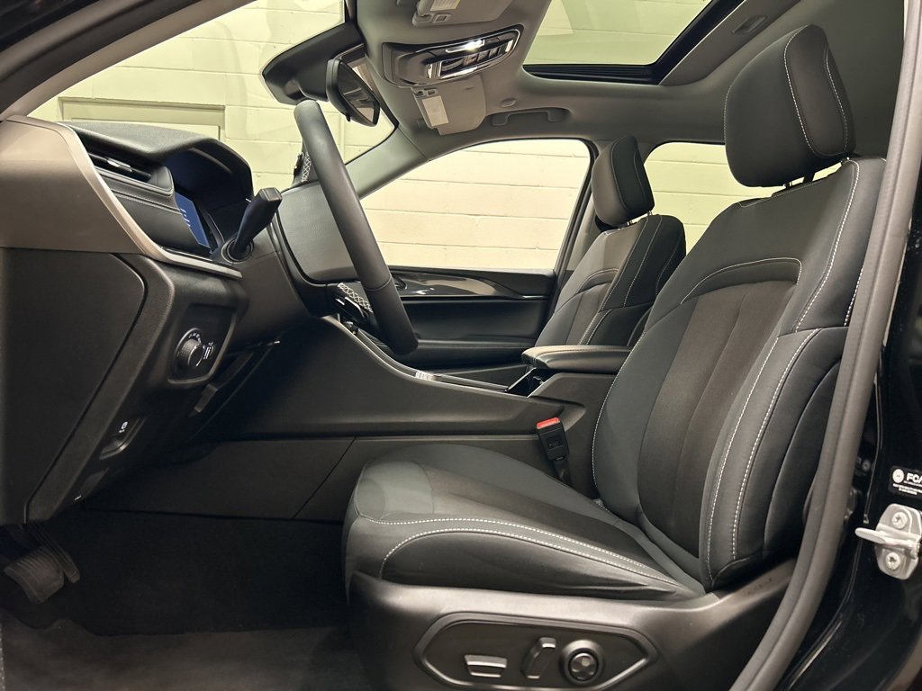 Used 2023 Jeep Grand Cherokee Laredo w/ Luxury Tech Group I image 7