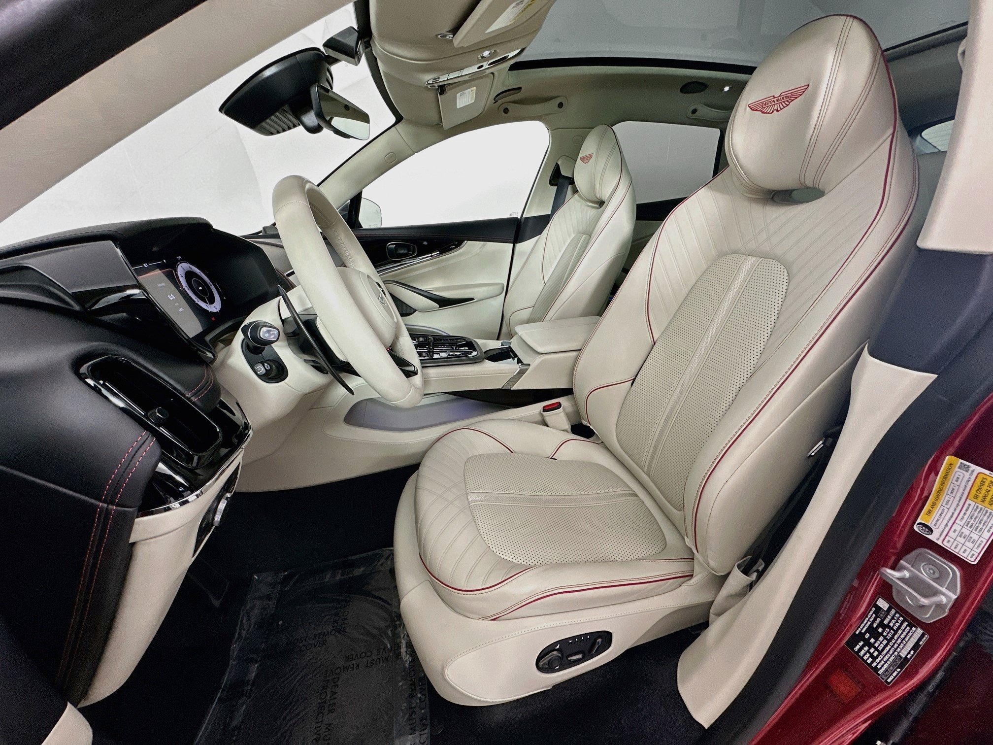 Used 2025 Aston Martin DBX 707 AWD/4WD image 12