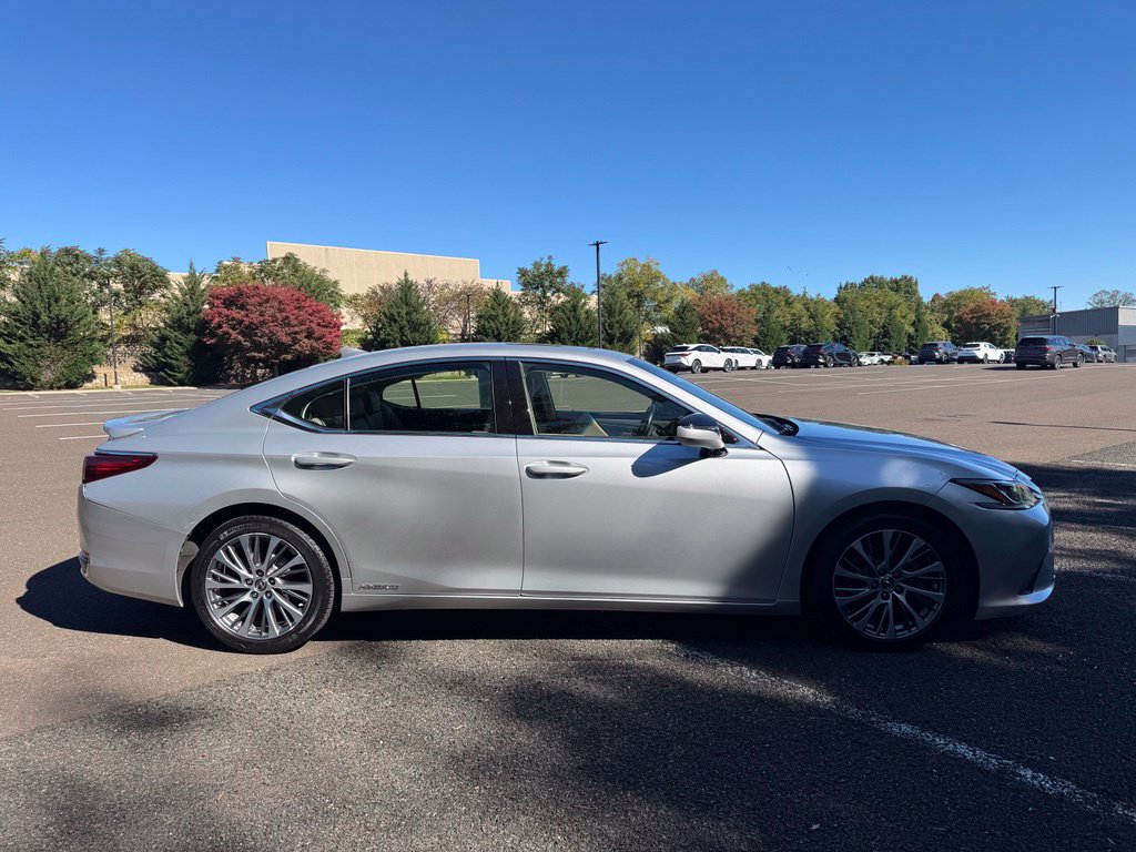 Used 2019 Lexus ES 300h w/ Premium Package FWD image 5