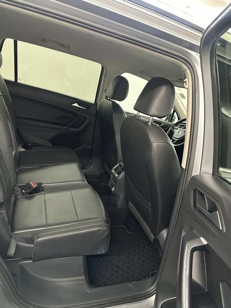 Used 2020 Volkswagen Tiguan SE w/ 3rd Row Seat Package AWD/4WD image 33