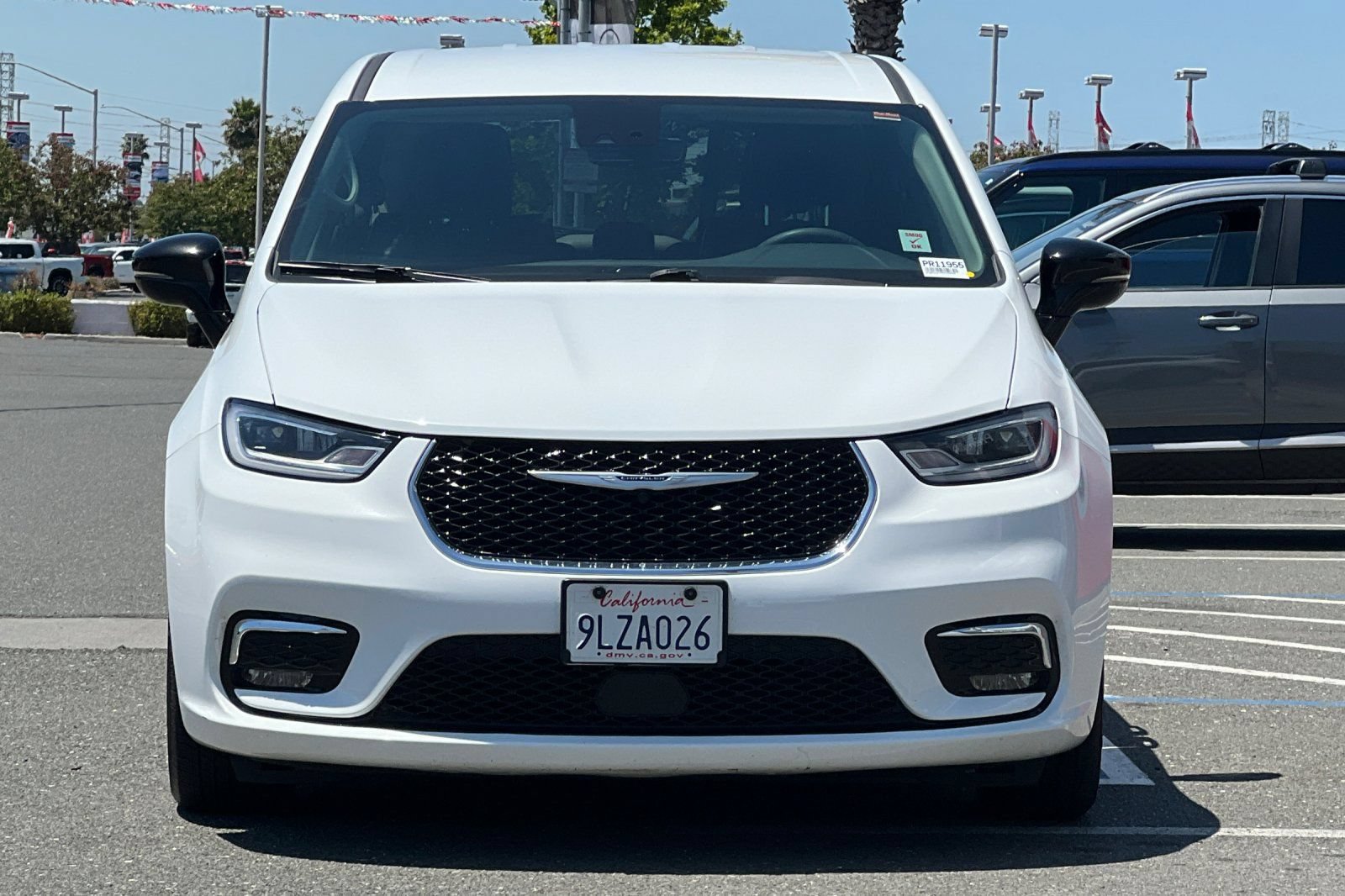 Used 2024 Chrysler Pacifica Limited FWD image 9