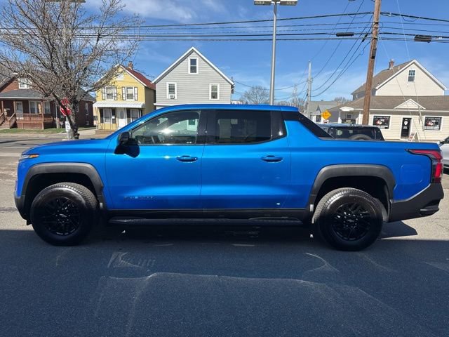 Used 2025 Chevrolet Silverado EV LT AWD/4WD image 5