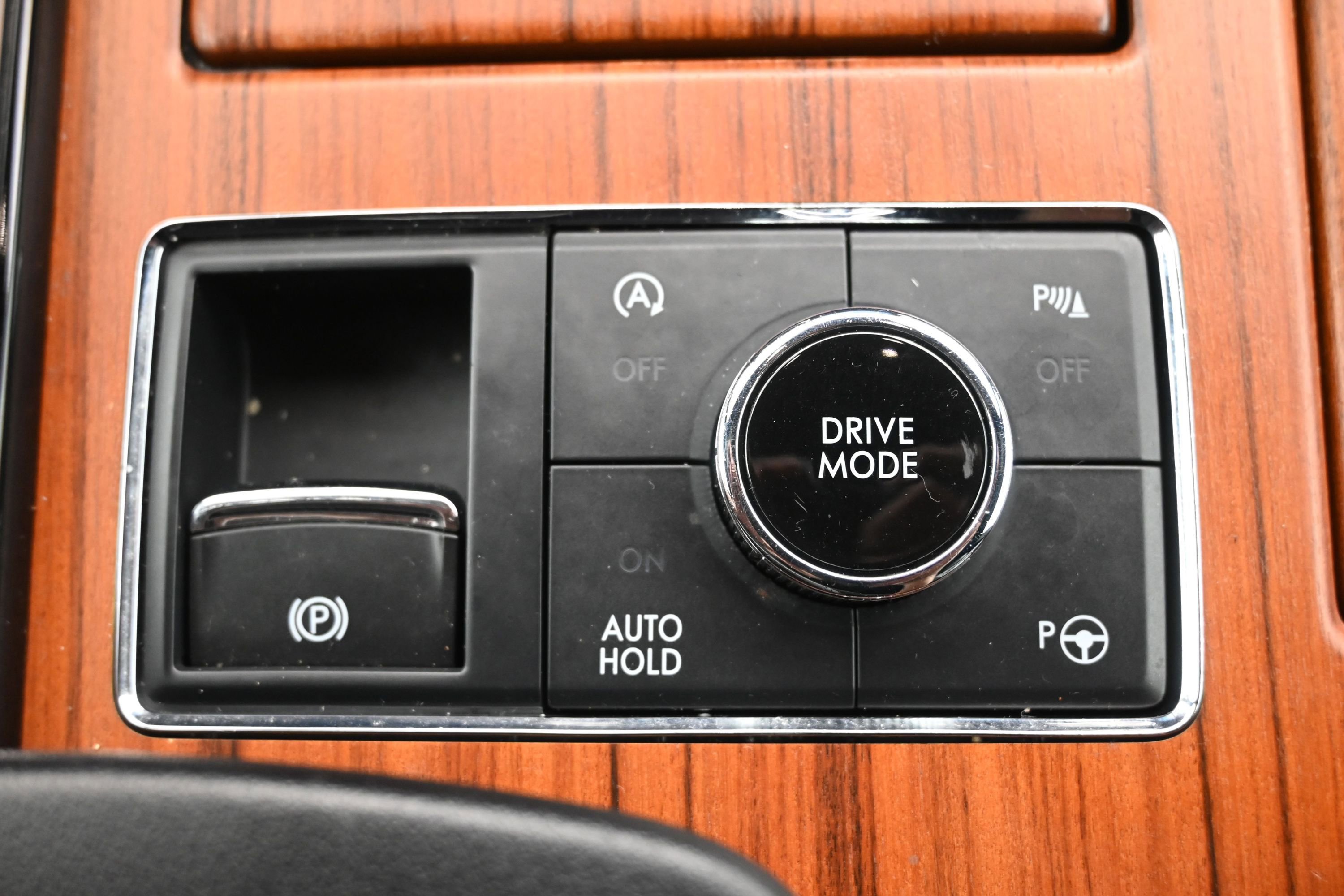 Used 2019 Lincoln Navigator Select w/ Technology Package AWD/4WD image 17