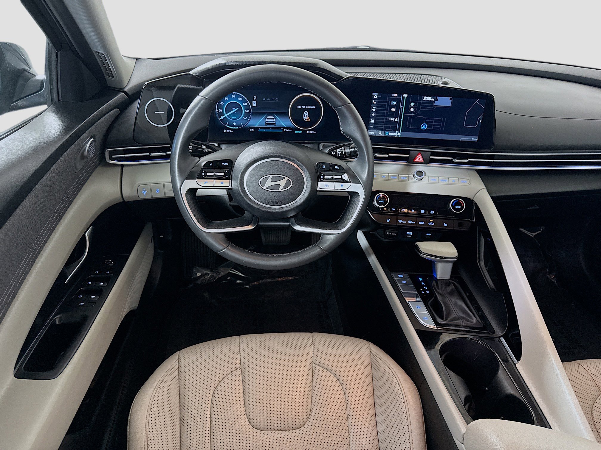 Used 2025 Hyundai Elantra Limited image 17