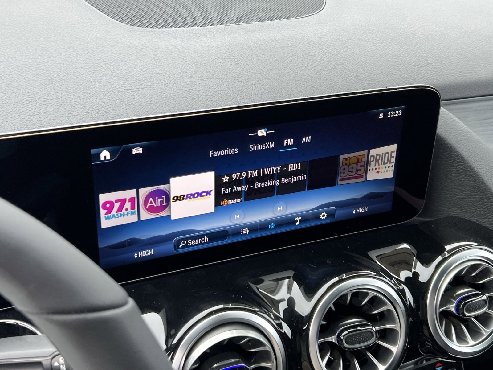 New 2026 Mercedes-Benz GLA 250 4MATIC image 16