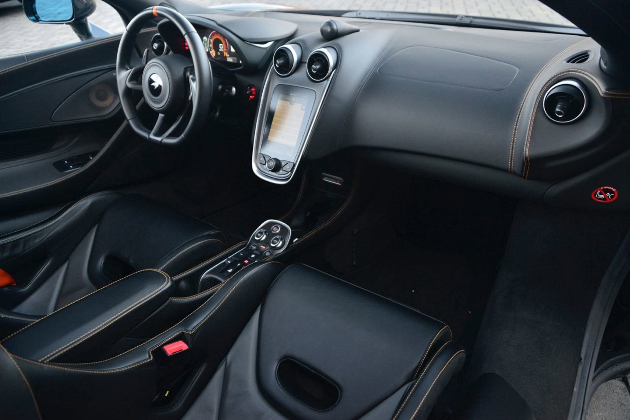 Used 2020 McLaren 600LT Spider RWD image 10