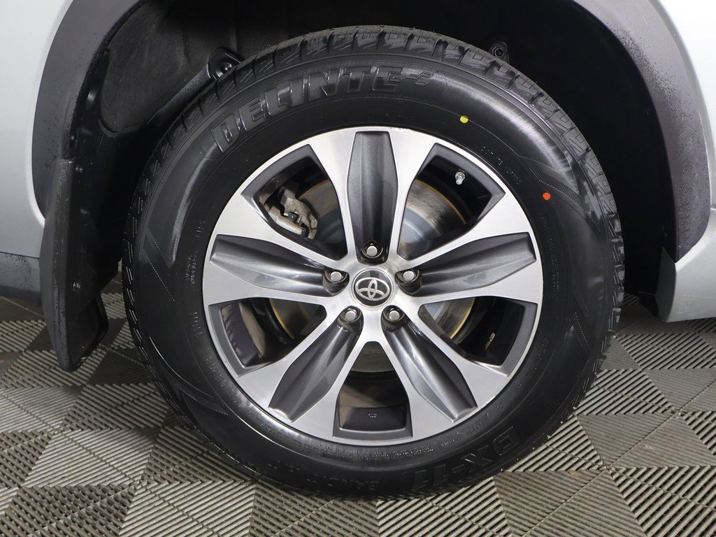Used 2020 Toyota Highlander XLE image 22