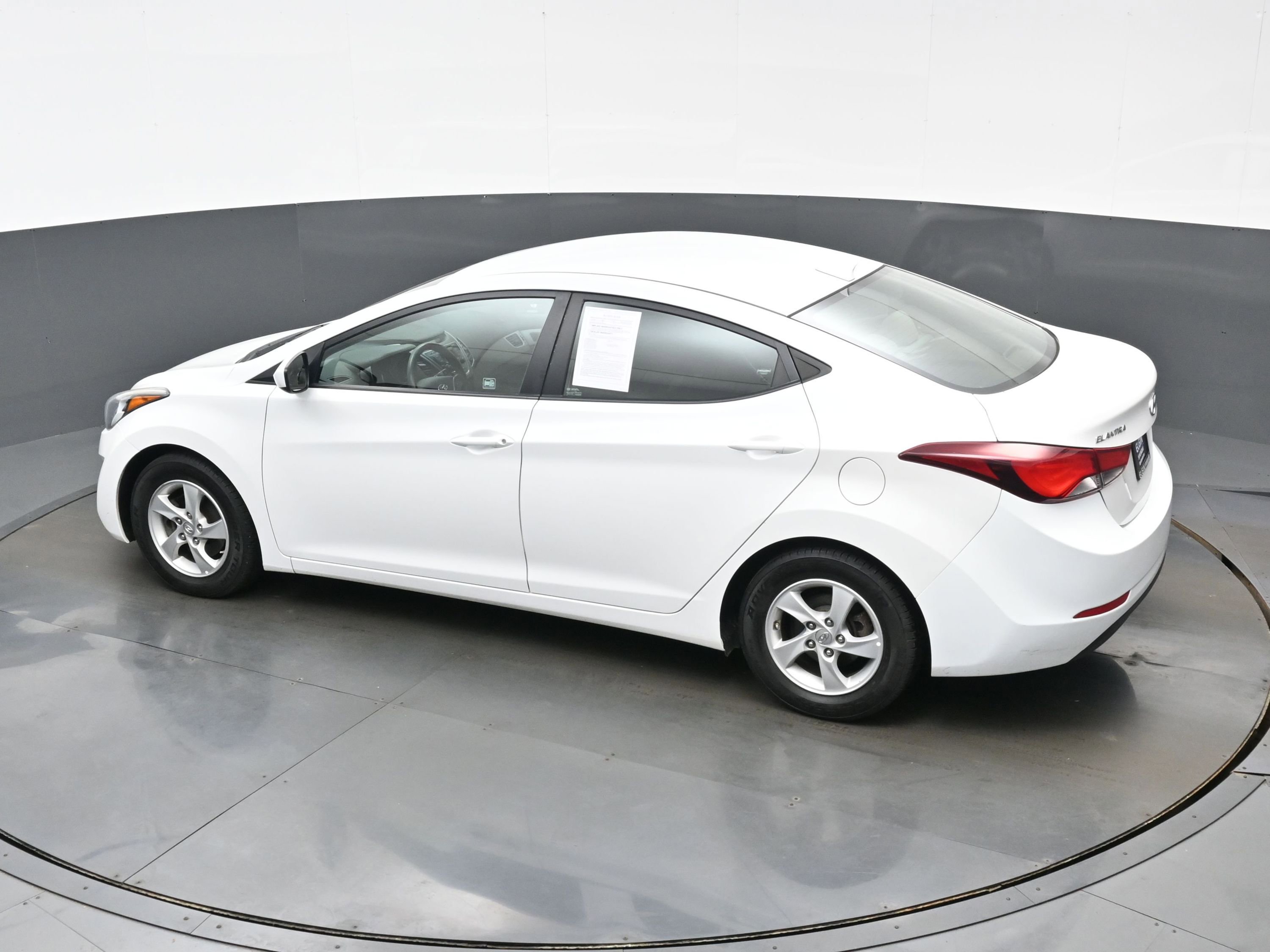 Used 2015 Hyundai Elantra SE FWD image 30