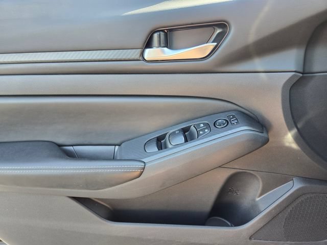 Used 2025 Nissan Altima 2.5 SV FWD image 39
