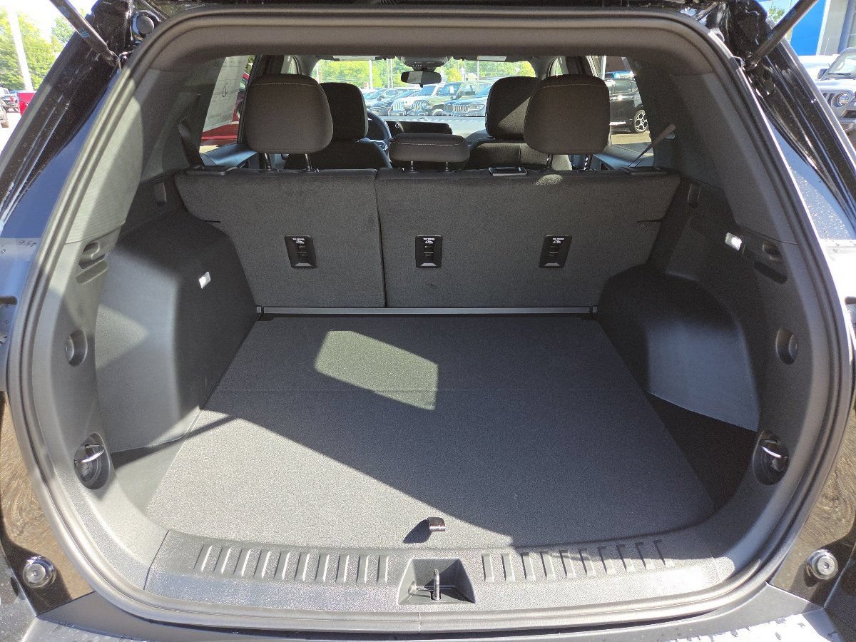 New 2027 Chevrolet Equinox LT w/ Midnight Edition FWD image 22