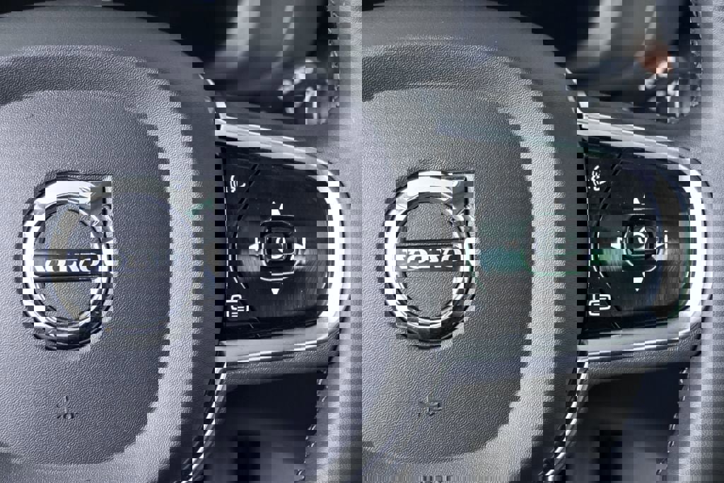 Certified 2023 Volvo XC60 B5 Plus w/ Climate Package image 12