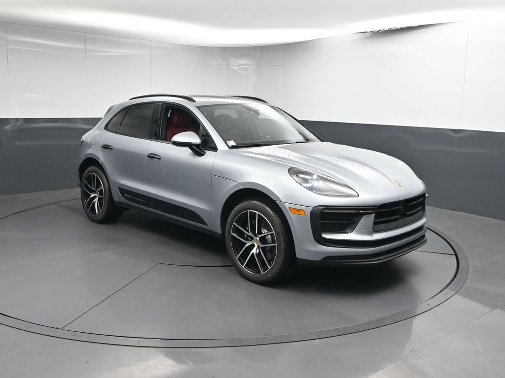 Used 2025 Porsche Macan image 27