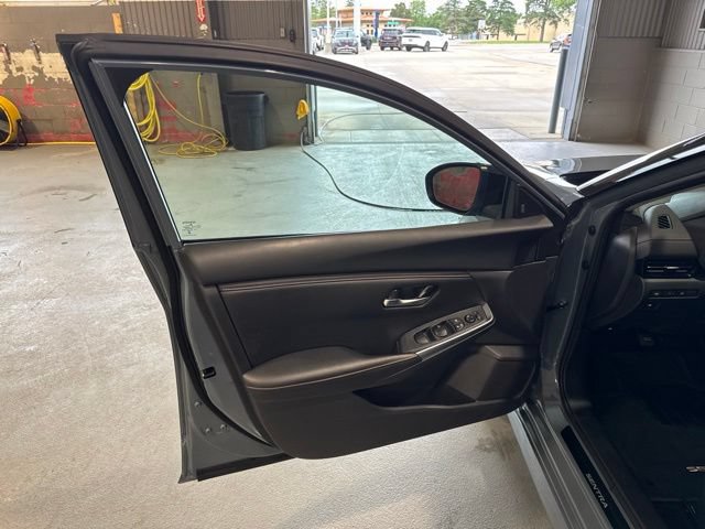 Certified 2024 Nissan Sentra SR FWD image 9
