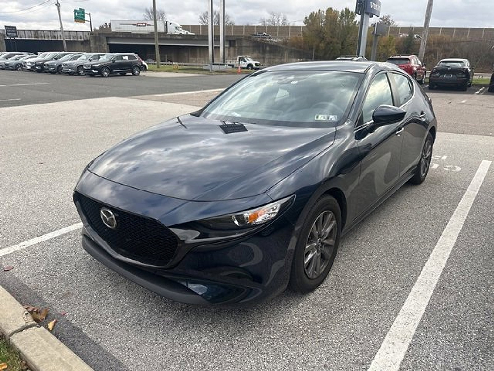 Used 2022 MAZDA MAZDA3 s image 4