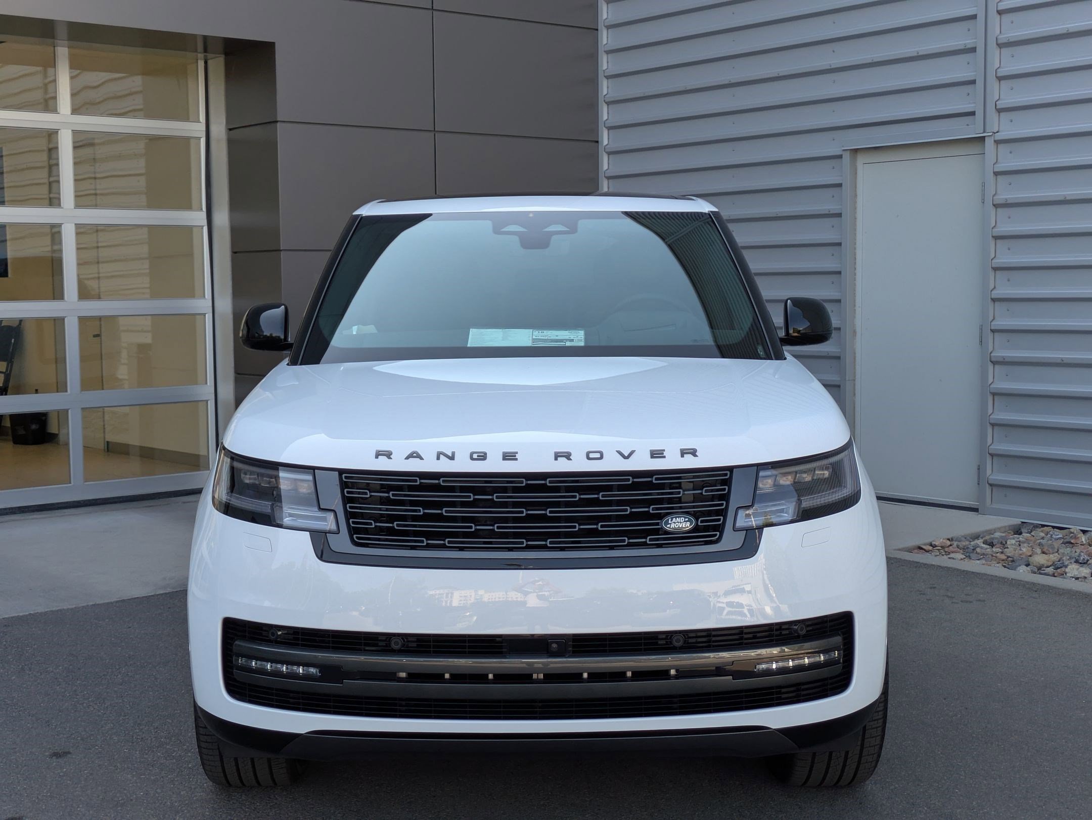 New 2025 Land Rover Range Rover Long Wheelbase SE image 8