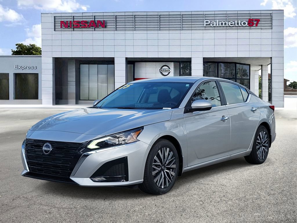 Used 2025 Nissan Altima 2.5 SV w/ SV Premium Package image 3