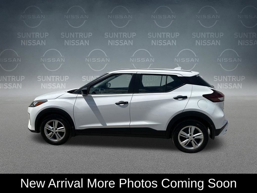 Used 2025 Nissan Kicks Play S FWD image 3