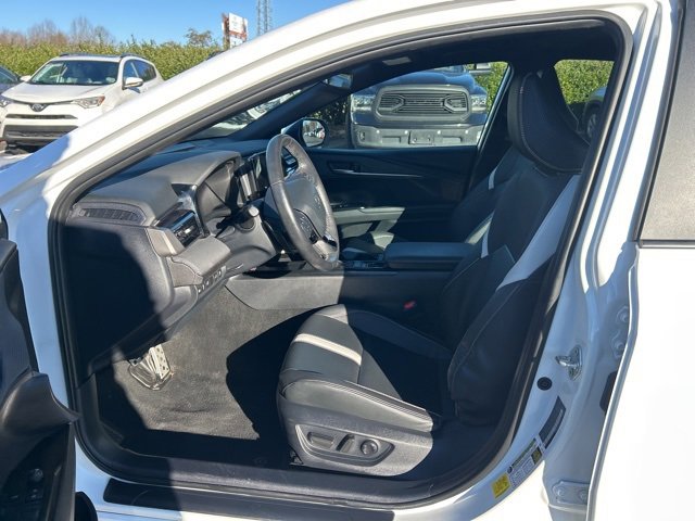 Used 2025 Toyota Camry SE image 13