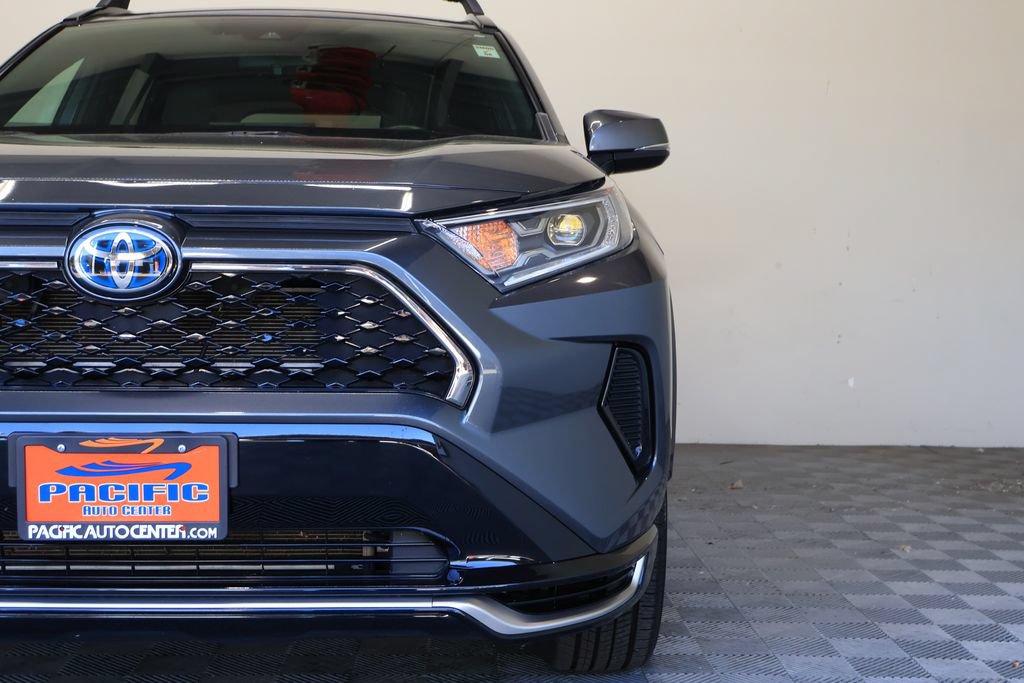 Used 2021 Toyota RAV4 SE w/ Weather & Moonroof Package AWD/4WD image 5